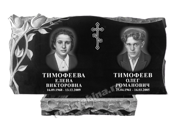 Памятник на двоих с резными розами с коркой по торцам из гранита ГП-127